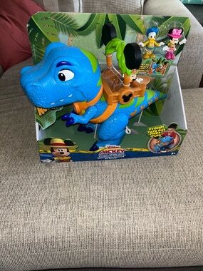 NWT Mickey mouse funhouse roarin safari dinosaur